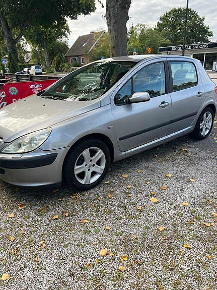 Peugeot 307 2 of 10