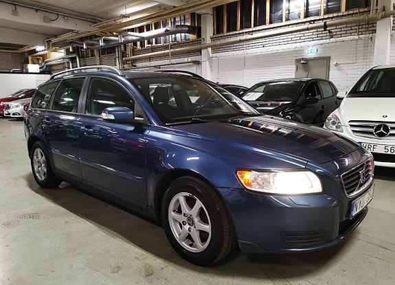 Volvo V50 2 of 16