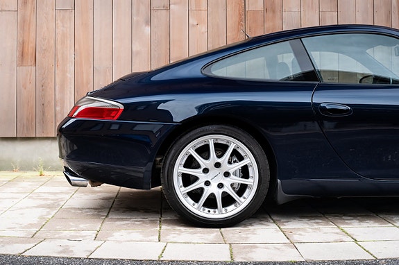 Porsche 911 16 of 30
