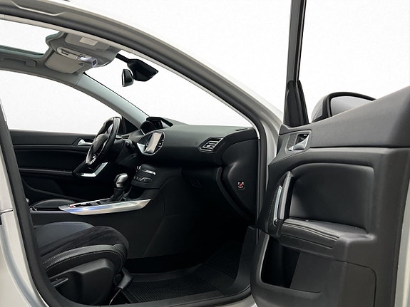 Peugeot 308 SW 15 of 30