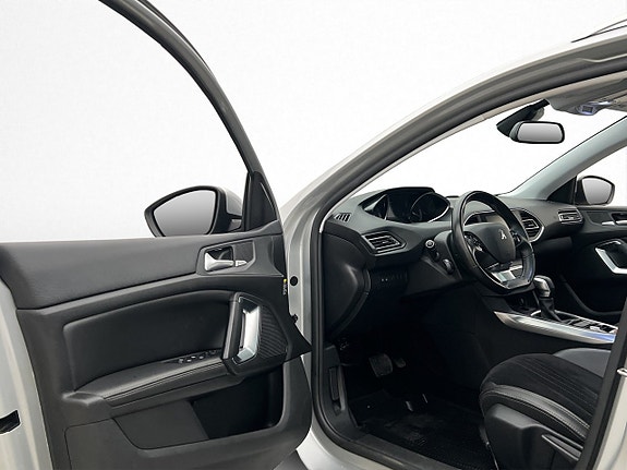 Peugeot 308 SW 10 of 30