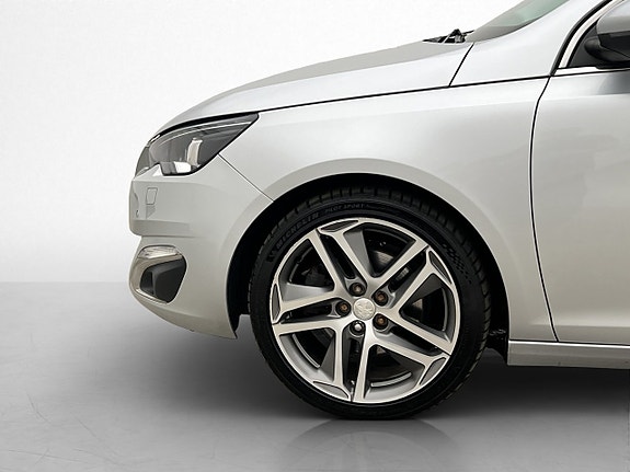 Peugeot 308 SW 29 of 30