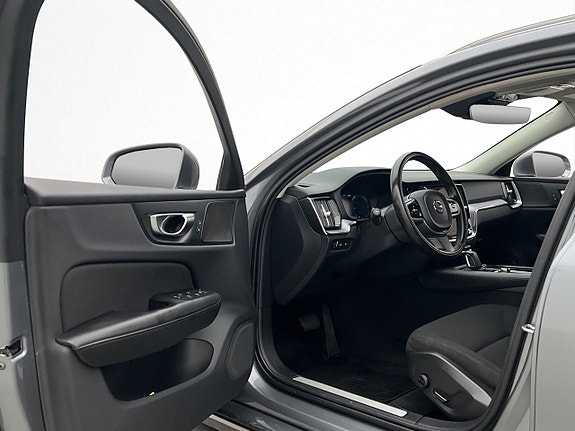 Volvo V60 13 of 30