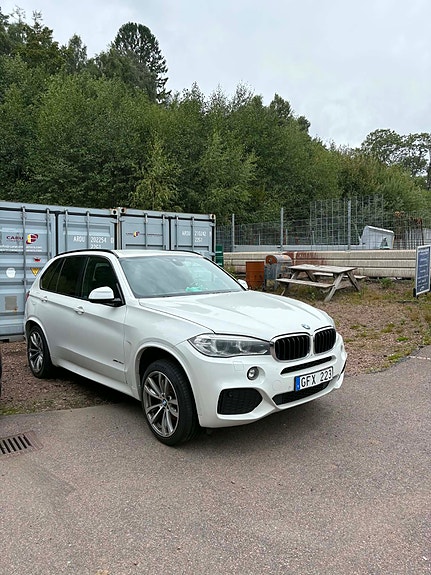 BMW X5 2 of 4