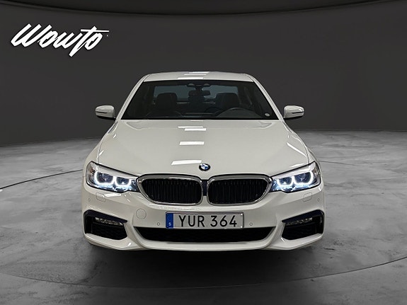 BMW 520 2 of 17