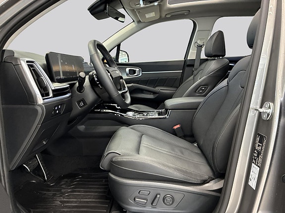 Kia Sorento 8 of 30