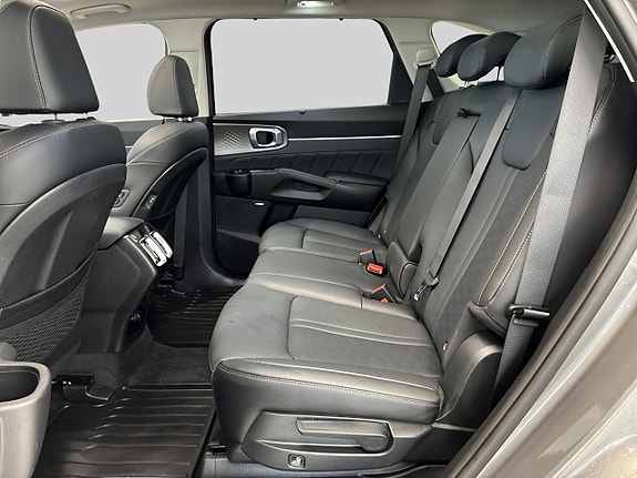 Kia Sorento 9 of 30