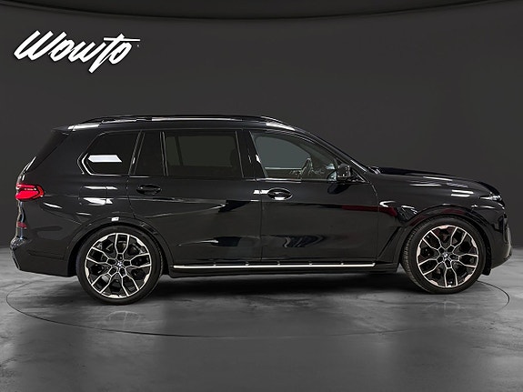 BMW X7 3 of 17