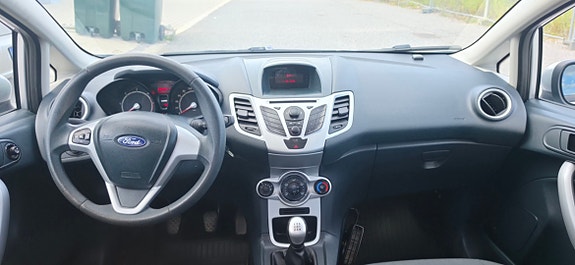 Ford Fiesta 4 of 8