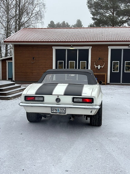 Chevrolet Camaro 2 of 5