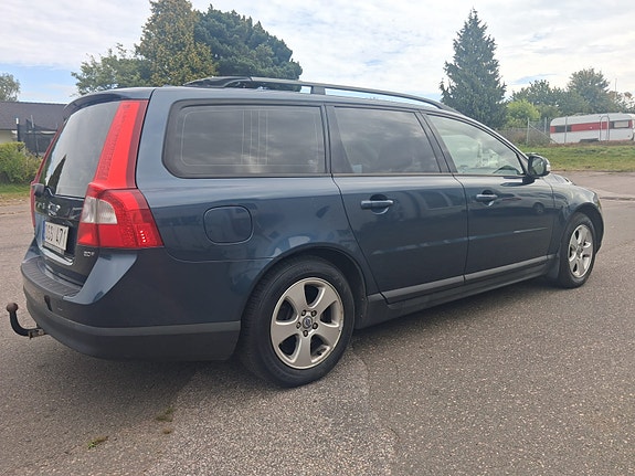 Volvo V70 3 of 9