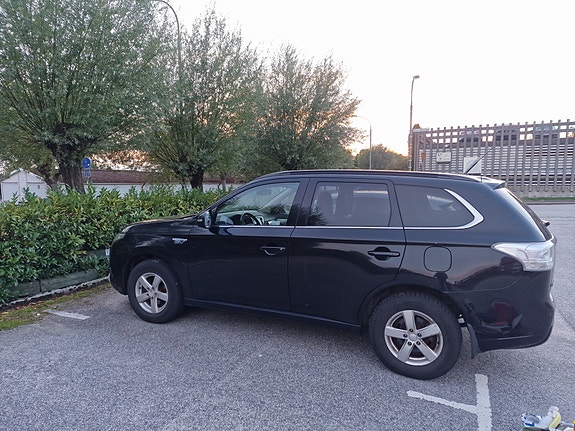 Mitsubishi Outlander 2 of 14