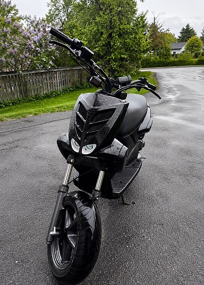 Yamaha Slider 2 of 5