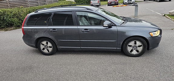 Volvo V50 3 of 6