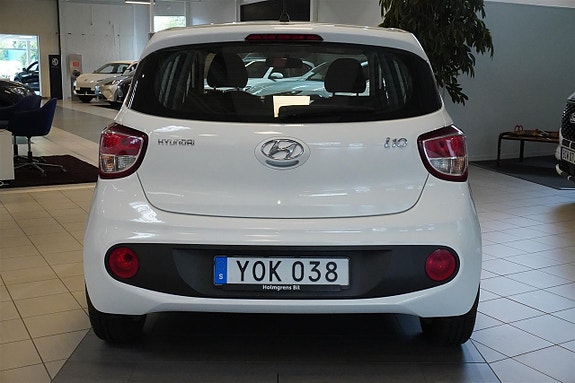 Hyundai i10 6 of 21