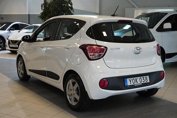 Hyundai i10 4 of 21