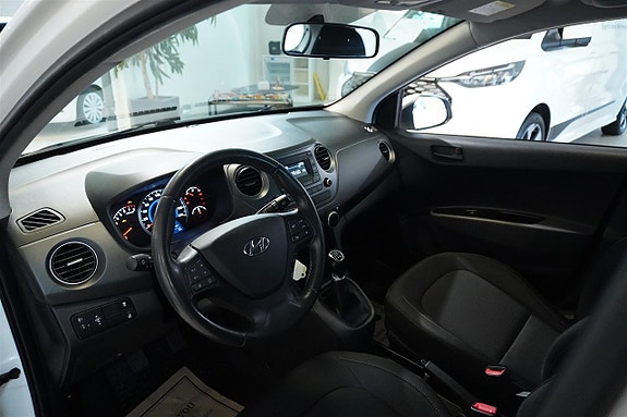 Hyundai i10 2 of 21