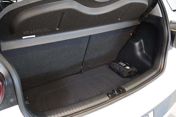 Hyundai i10 8 of 21