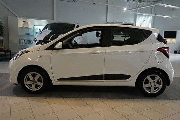 Hyundai i10 3 of 21
