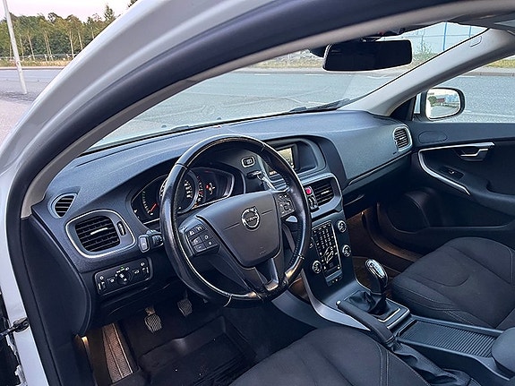 Volvo V40 10 of 15
