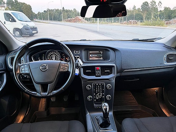 Volvo V40 11 of 15