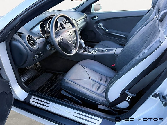 Mercedes-Benz SLK200 11 of 14