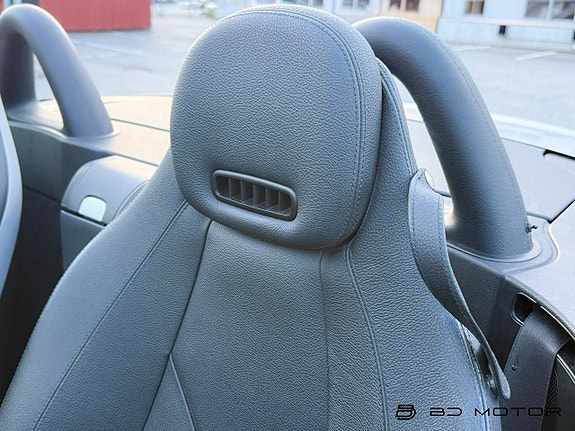 Mercedes-Benz SLK200 12 of 14