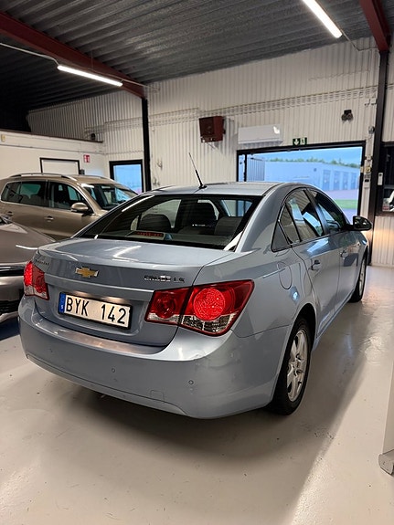 Chevrolet Cruze 8 of 15