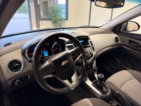 Chevrolet Cruze 9 of 15