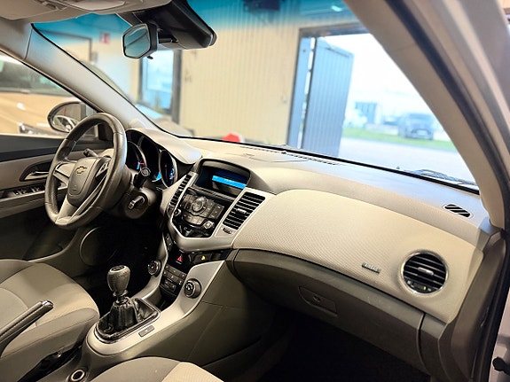 Chevrolet Cruze 11 of 15