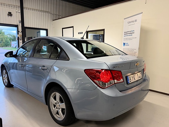 Chevrolet Cruze 6 of 15