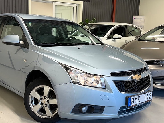 Chevrolet Cruze 3 of 15