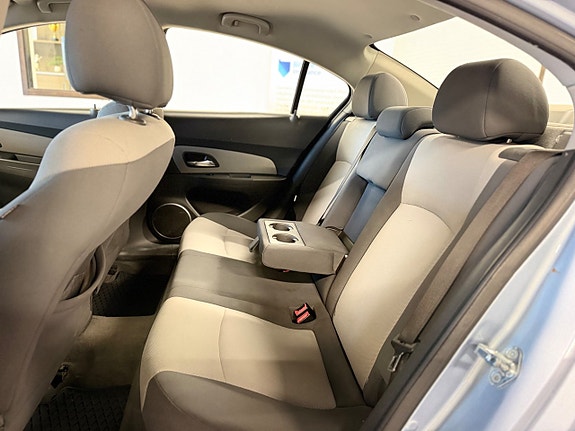 Chevrolet Cruze 15 of 15