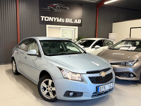 Chevrolet Cruze 2 of 15