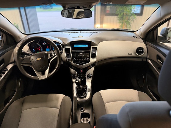 Chevrolet Cruze 13 of 15