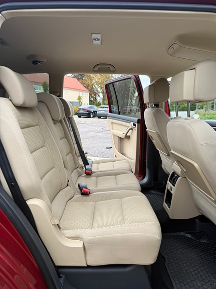 Volkswagen Touran 13 of 17