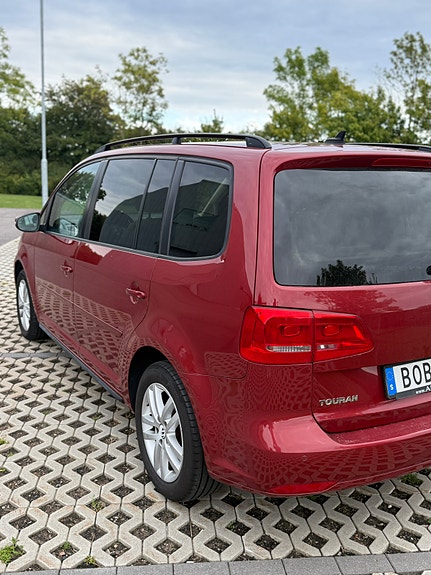 Volkswagen Touran 8 of 17
