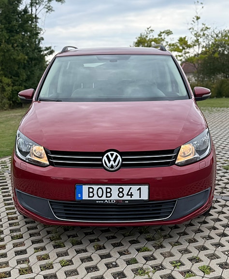 Volkswagen Touran 2 of 17