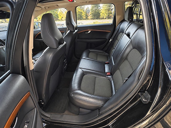 Volvo V70 10 of 16