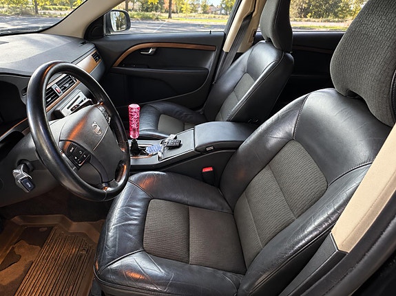 Volvo V70 7 of 16