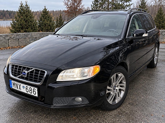 Volvo V70 2 of 16