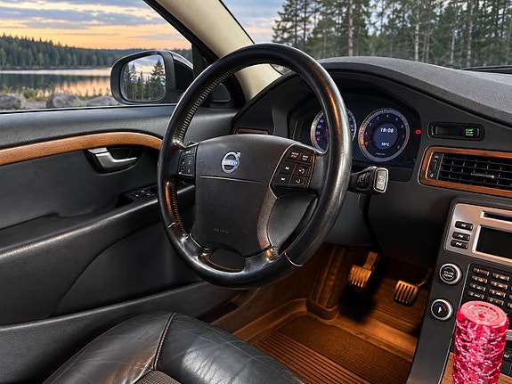 Volvo V70 5 of 16