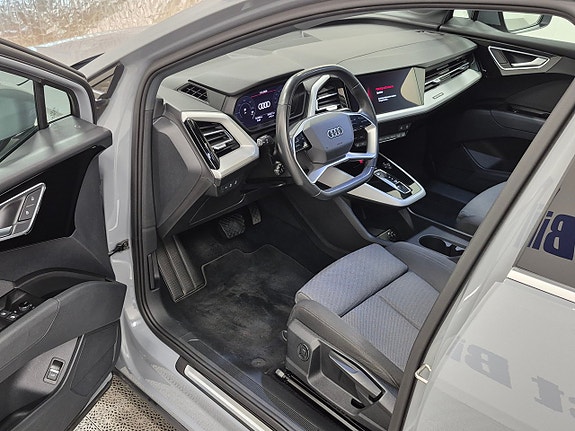 Audi Q4 e-tron 4 of 17