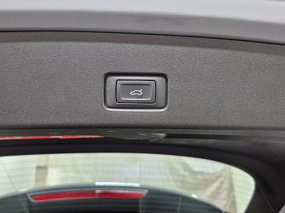 Audi Q4 e-tron 16 of 17