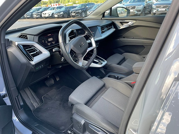 Audi Q4 e-tron 10 of 17