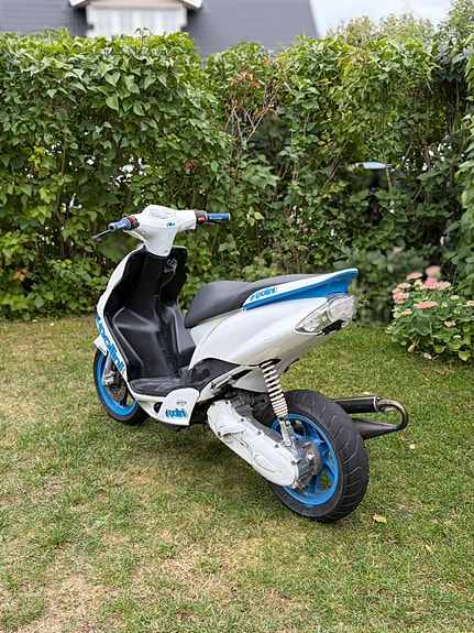 Yamaha Jog R 2 of 7