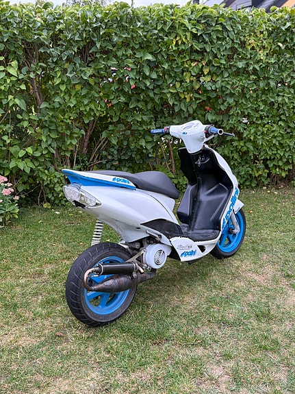 Yamaha Jog R 4 of 7