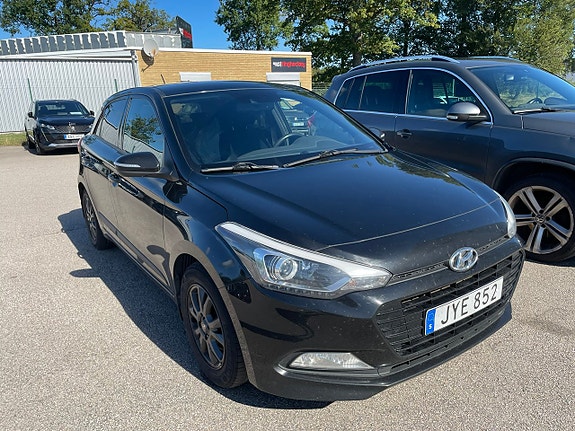 Hyundai i20 2 of 5
