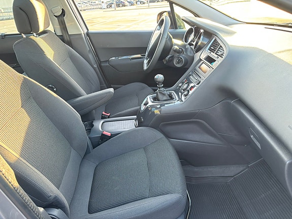 Peugeot 5008 2 of 13