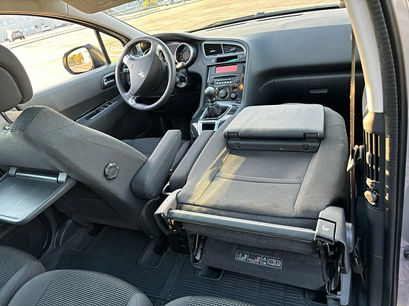Peugeot 5008 10 of 13